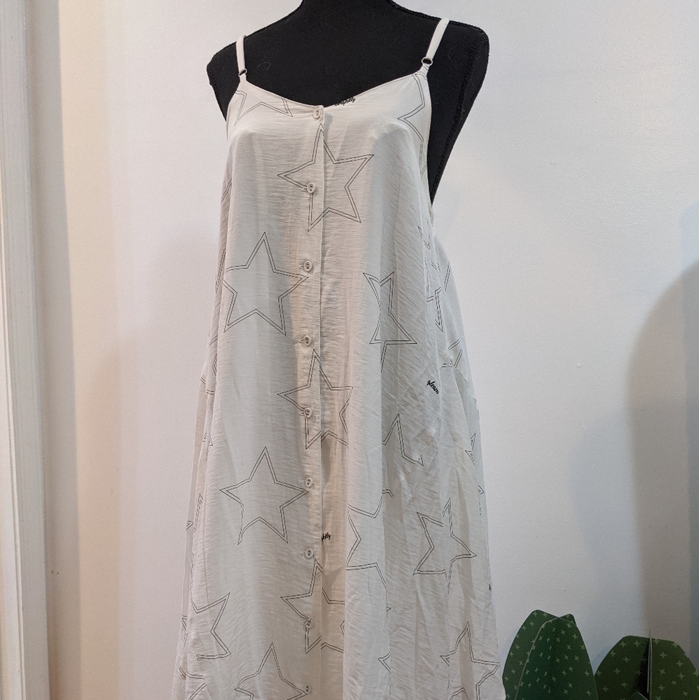 Elegant White Star Pattern Maxi Dress